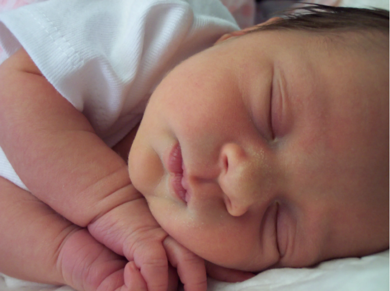 How does a baby swing work?
