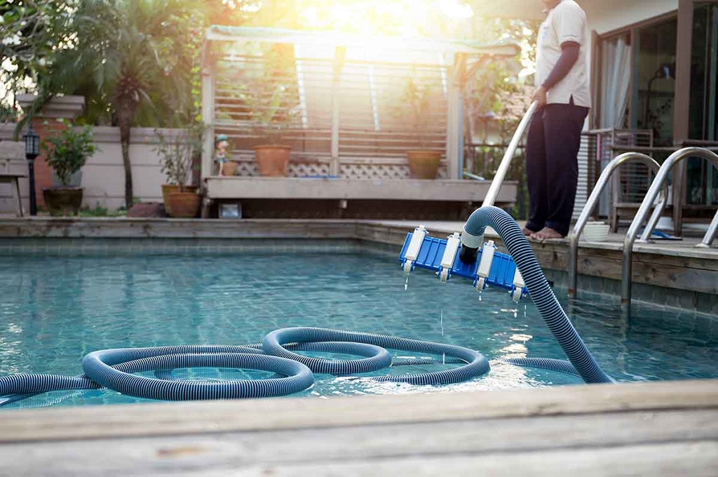 Pool cleaning service cost