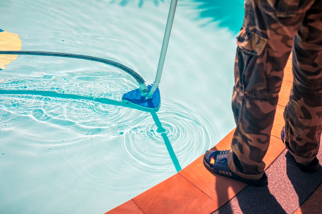 What Factors Affect the Cost of Pool Cleaning Services?